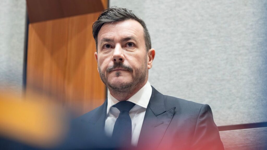 René Benko plant Umschulung zum Tischler: Vom Milliardär zum Handwerker?