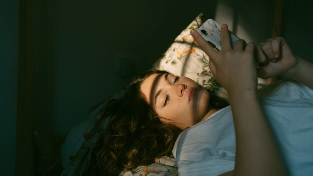 Social Media Gefahren für Jugendliche: Verbot von TikTok & Co.?