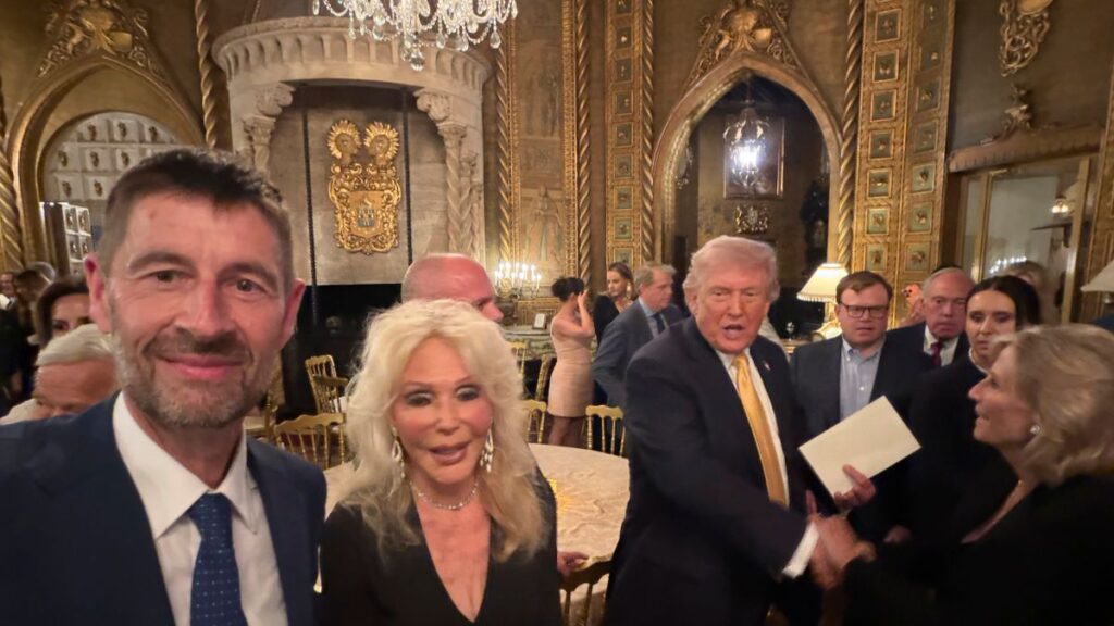 Exklusiver Einblick: Trumps erster Kriegstag in Mar-a-Lago