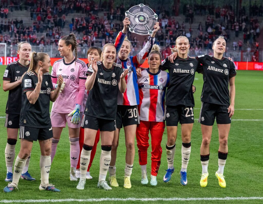 Bayern Frauen Barcelona Duell: Gwinn Bühl stark!