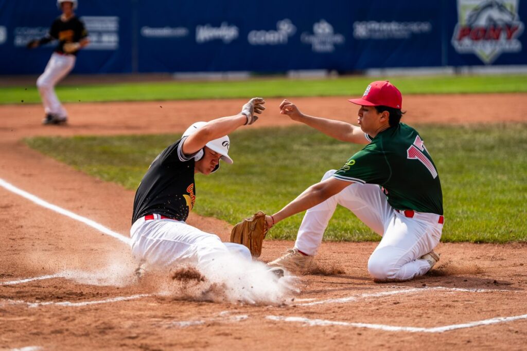 Mexiko gewinnt Baseball Spiel nach Comeback