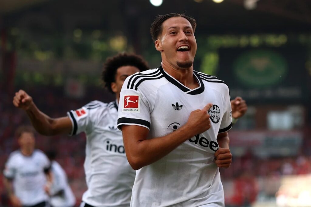 Ebnoutalib Bundesliga Hattrick stärkt Frankfurt Ebnoutalib Bundesliga Hattrick stärkt Frankfurt