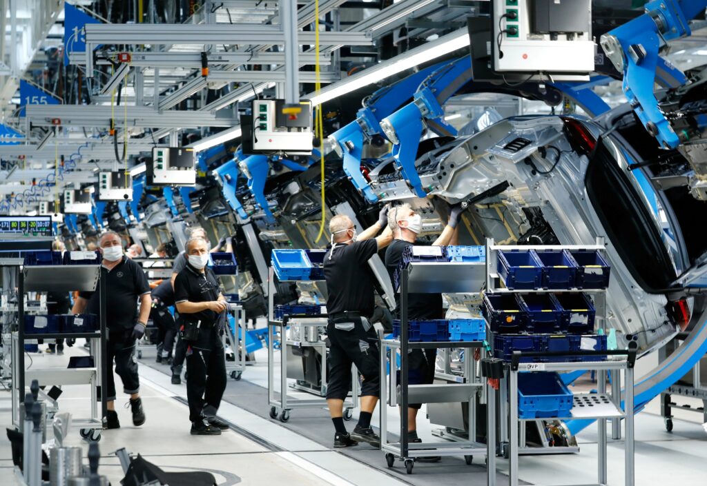 Mercedes warnt vor Werksschließungen Mercedes warnt vor Werksschließungen
