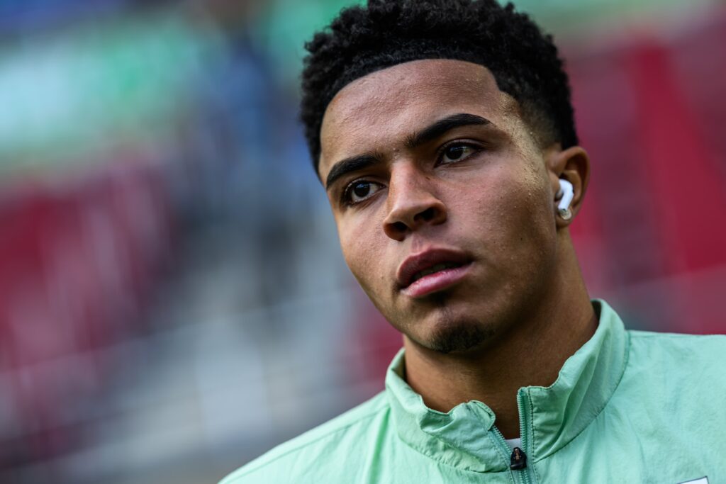 Augsburgs Noahkai Banks sagt Ja zur DFB Elf