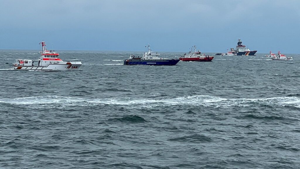 Sturm setzt deutsches Frachtschiff vor Holland außer Gefecht