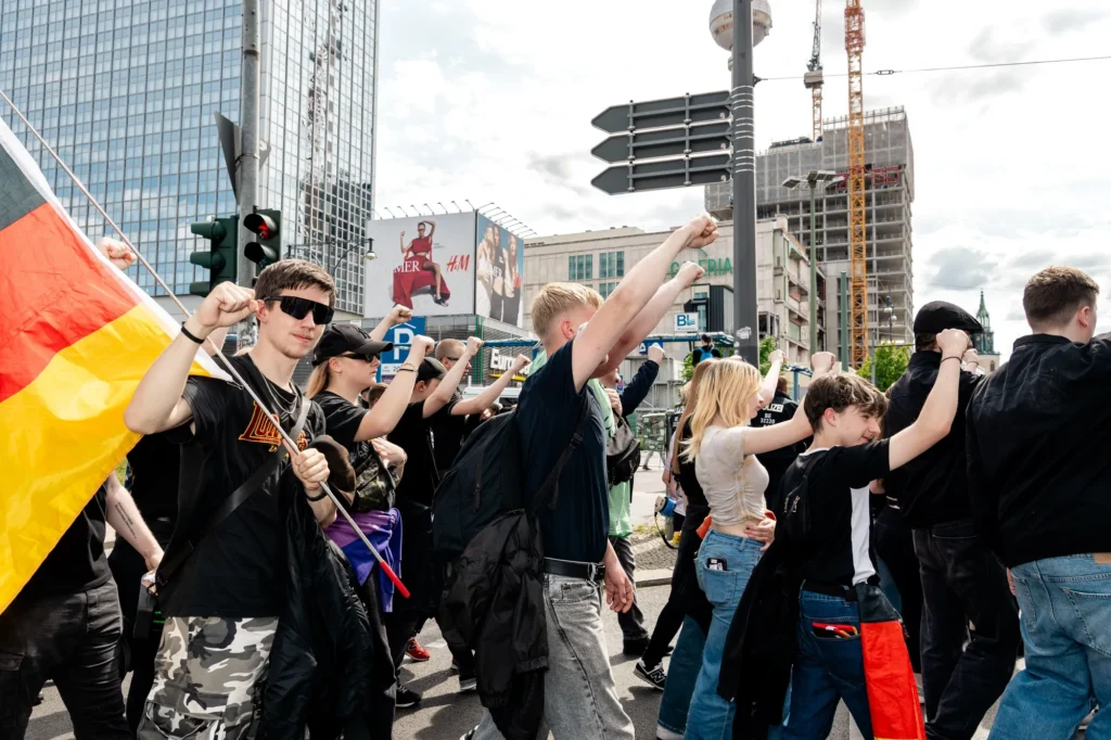 Rechtsextreme Gruppen erreichen junge Deutsche